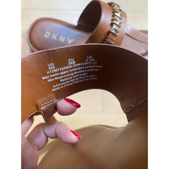 Dkny "Sania" brown thong sandals women sz 6 gold Logo - Picture 6 of 6